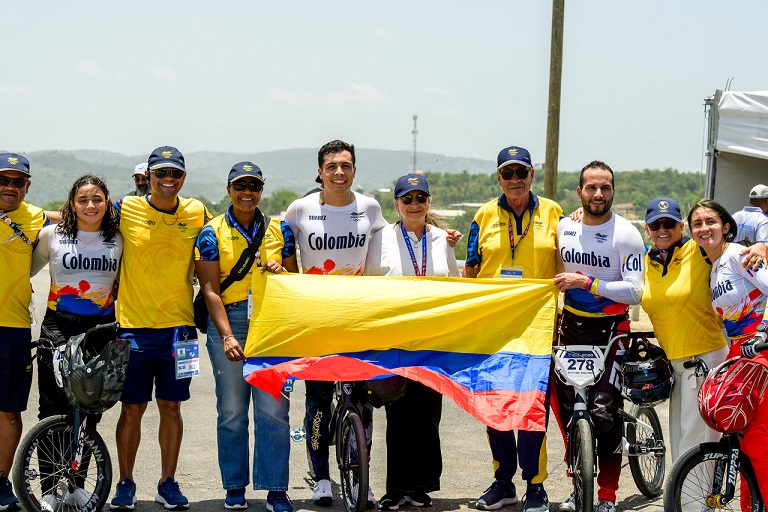 Colombia domina ciclismo BMX Racing. Estrenan con éxito pista La Barranquita