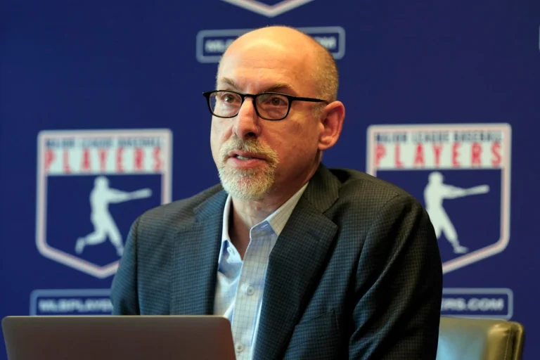 Sindicato de peloteros rechaza campaña de MLB por el tope salarial