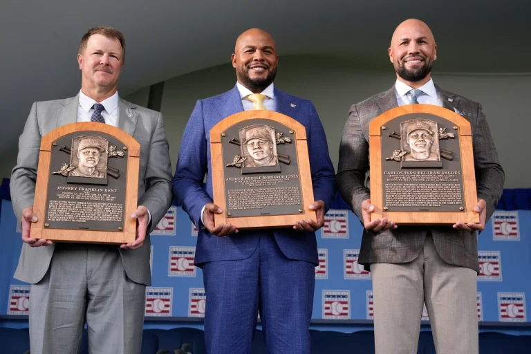Beltrán, Jones y Kent exaltan sus raíces y a sus familias en Cooperstown