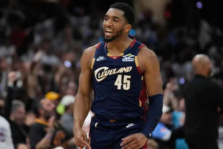 Donovan Mitchell firma extensión de 4 años y 273 millones de dólares con los Cavaliers, que esperan la decisión de LeBron James