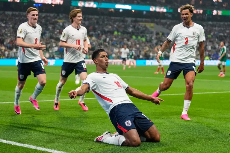 Inglaterra tumba a México en el Azteca y avanza a cuartos