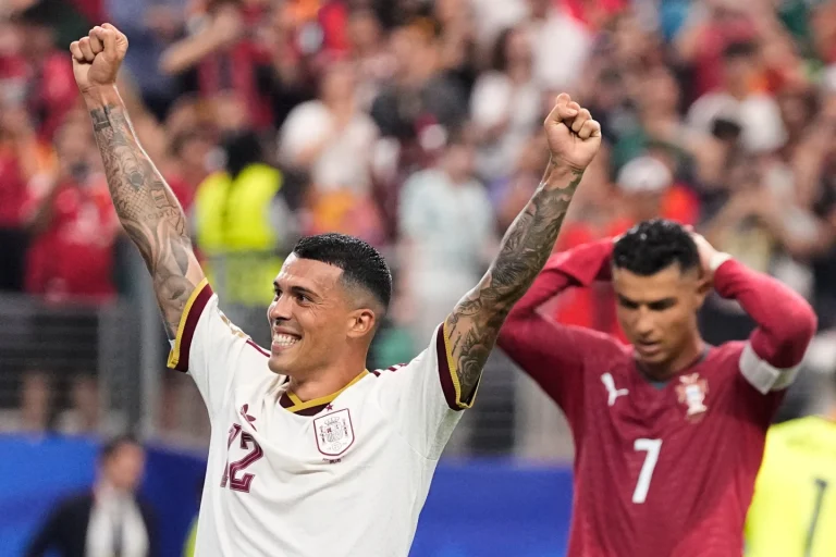 Gol tardío de Mikel Merino lleva a España a cuartos de final y pone fin a la carrera mundialista de Cristiano Ronaldo
