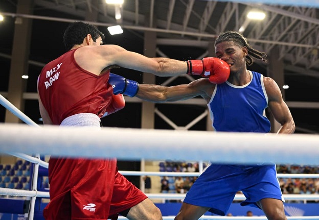 BOXEO: Barron se levantó de la lona ganó y pasó a semifinales