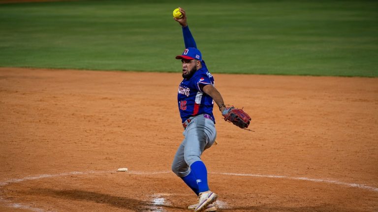 Suriel lanza juego sin hit en softbol y República Dominicana apalea a Colombia por nocaut