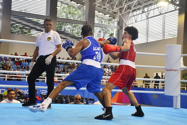 Yunior Alcántara avanza a semifinales del boxeo