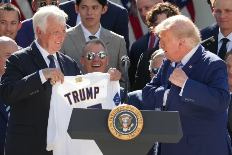 Presidente de los Dodgers desmiente rumores de venta tras el acuerdo de US$12,500 millones por los Lakers