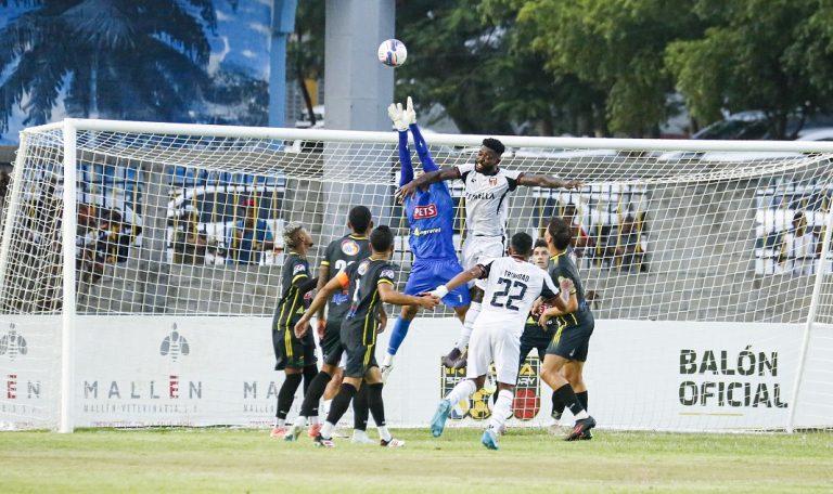 Moca FC aprovecha la superioridad y derrota 2-1 al Cibao FC