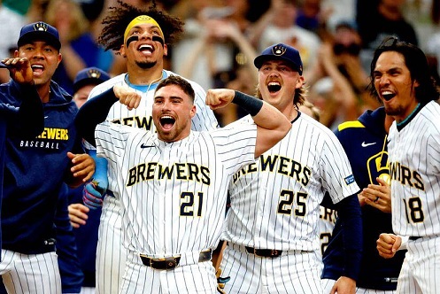 Yankees frenan a Tampa; Milwaukee llega a 99 triunfos y se aprieta la pelea por los comodines