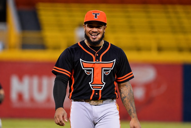 Toros adquieren de vuelta a Eguy Rosario en cambio desde los Leones