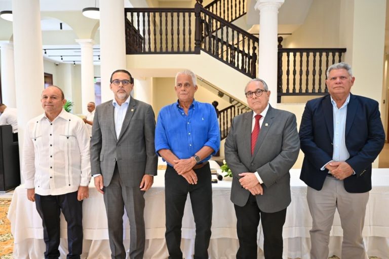 Santiago recibe Copa Davis; RD busca regreso al Grupo I Mundial Egipto es el rival.