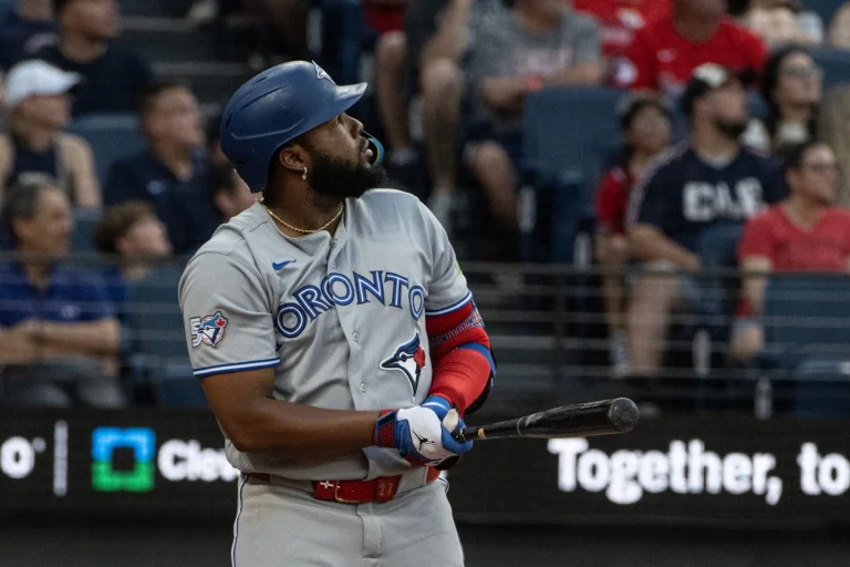 Bravos y Azulejos propinan blanqueadas Todos los resultados de MLB