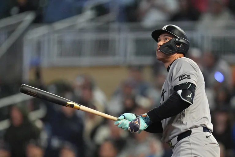 Yankees aseguran postemporada; Machado, Tatis y Judge la sacaron. Padre con 8 corridos.