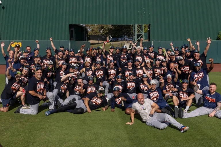 Astros conquistan el Oeste tras remontar una temporada de adversidades
