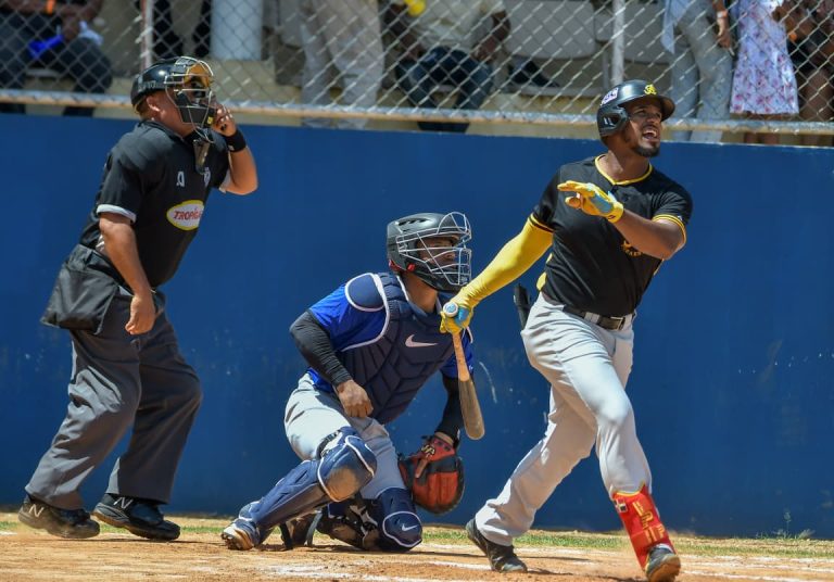 Aguilas y Licey igularon 4-4 en partido de pretemporada en Bonao