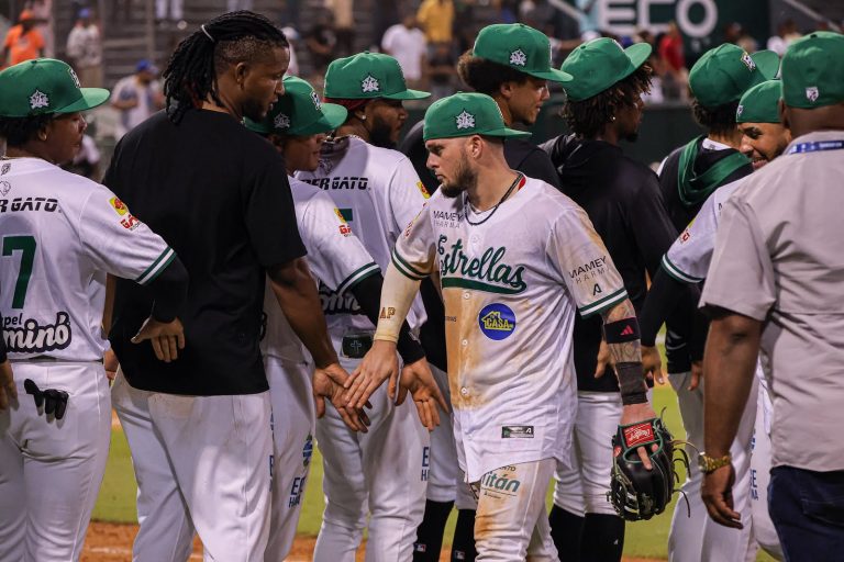 Las Estrellas frenan a los Tigres del Licey