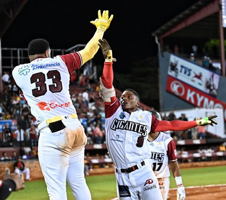 Gigantes vencen 4-1 a las Águilas tras jonrón de Jorge
