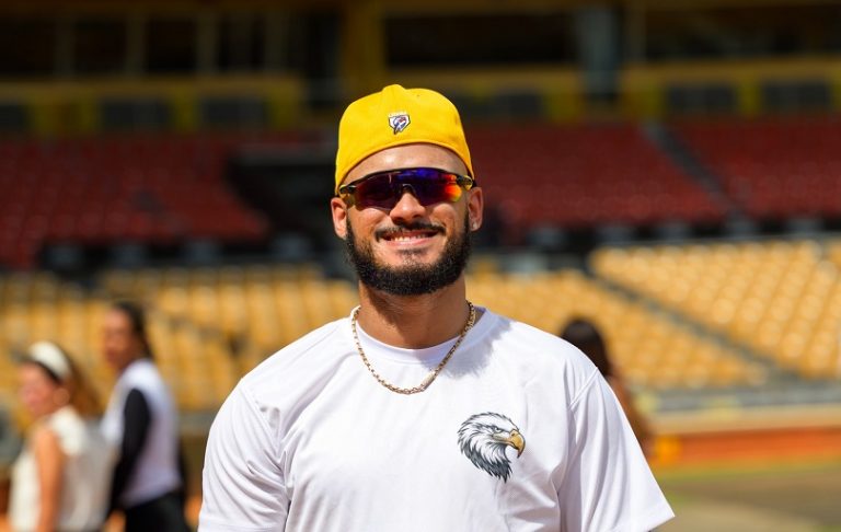 Jonathan Hernández llega a las Águilas saludable y enfocado en la corona 23