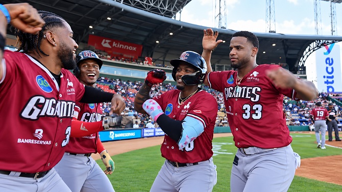 Jefferson Rojas pega dos jonrones y Gigantes aplastan 7-1 al Licey