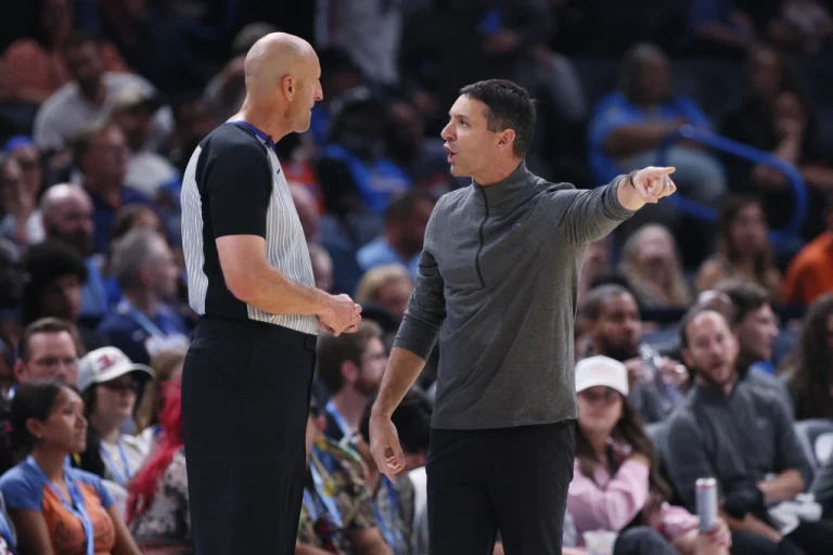 NBA castigará simulaciones con faltas técnicas, multas y suspensiones