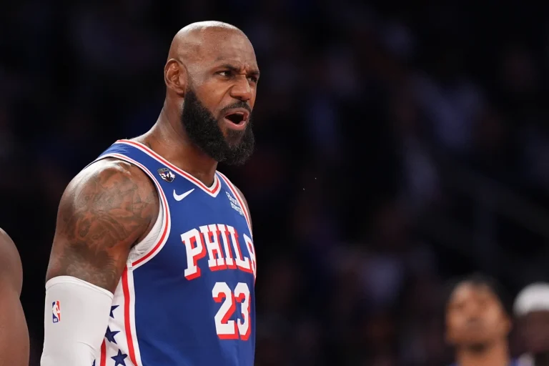 LeBron debuta con triunfo y silencia a los Knicks en Nueva York