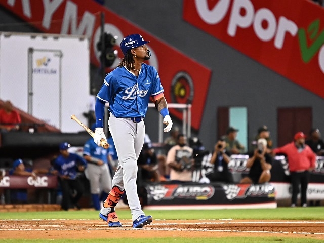 Alcántara y Hernández castigan Gigantes en paliza del Licey