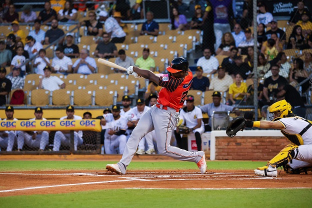 Noel, Celestino y bullpen hunden a las Águilas 5-3
